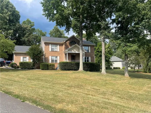 5300 Forest Mill Dr, Pfafftown, NC 27040