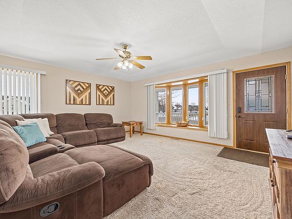 3rd image of 1289 Sunburst Way SE