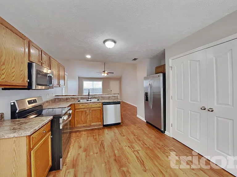 1258 Tiree Dr — Photo 5