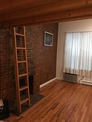 Rented by Metroline Realty | media 32