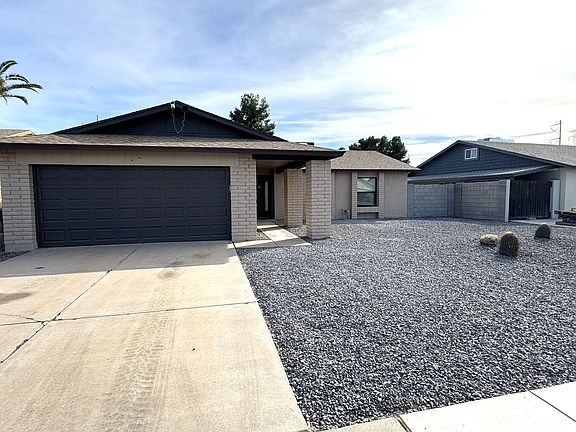 3rd image of 931 W Posada Ave