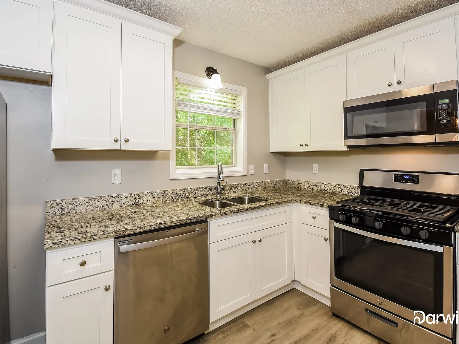 3 bed, 2.0 bath, 1200 sqft, $1,715 — Photo 2