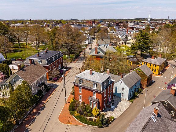 4th image of 303 Pleasant Street