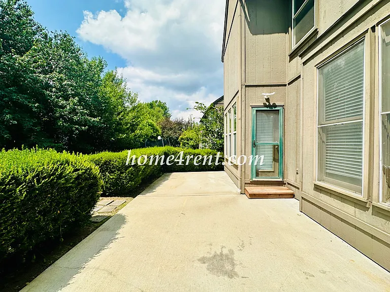 8511 W 128th St — Photo 42