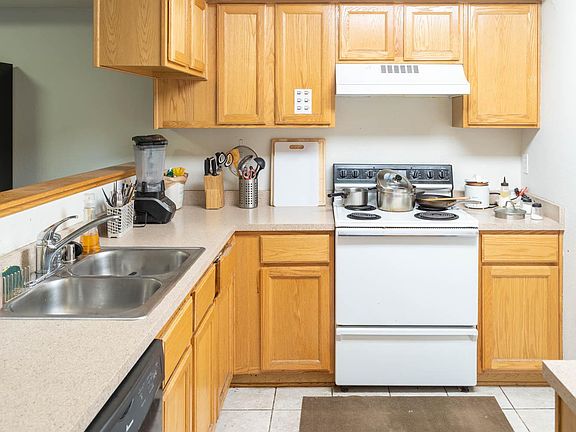 2nd image of 2850 E Aurora Ave #104