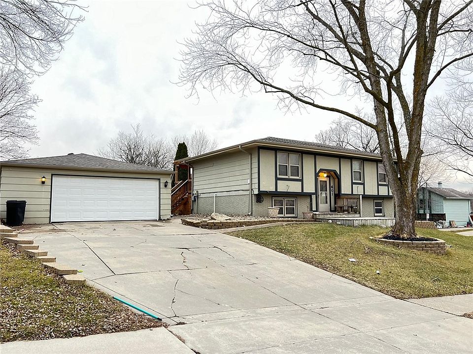 2nd image of 601 E Spring St