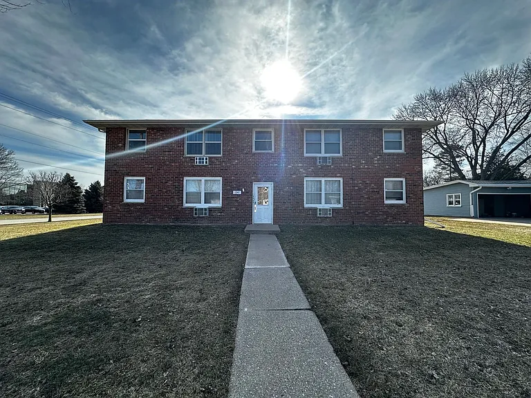 1241 Apache Ave — Photo 2