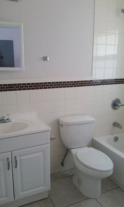 2nd image of 2940 NE 10th Ave