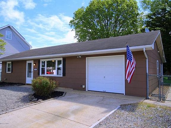 2nd image of 303 Foxwood Ln
