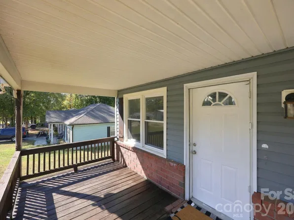 1202 Ridgewood Dr, Concord, NC 28027