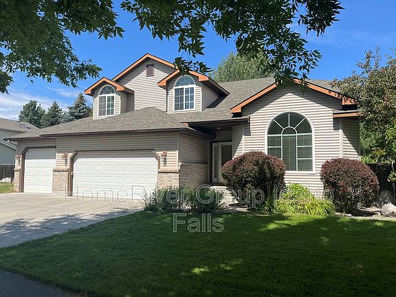 2nd image of 241 Hampton Ln