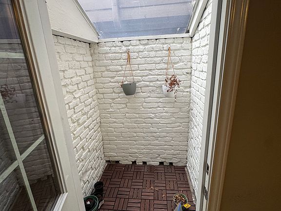 4th image of 1909 Brun St #7.0