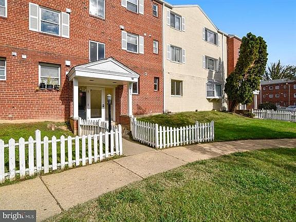 3rd image of 3068 Patrick Henry Dr APT 102