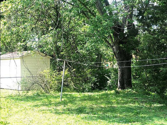 3rd image of 734 Rowan Dr