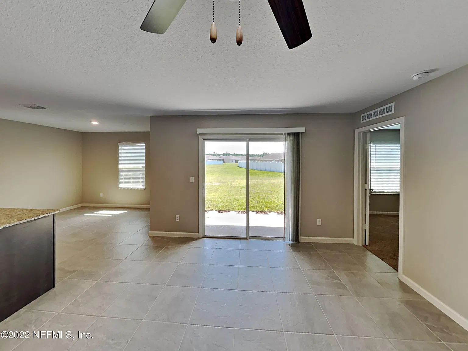 3 bed, 2.0 bath, 1383 sqft, $1,749 — Photo 3