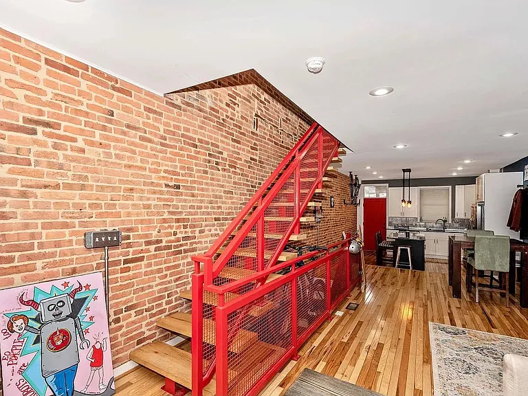 134 N Milton Ave — Photo 3