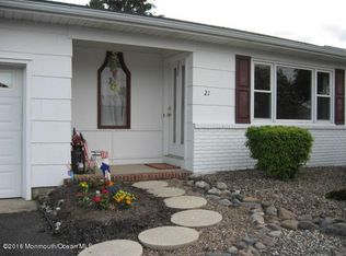 21 Brakenbury Dr, Toms River, NJ 08757