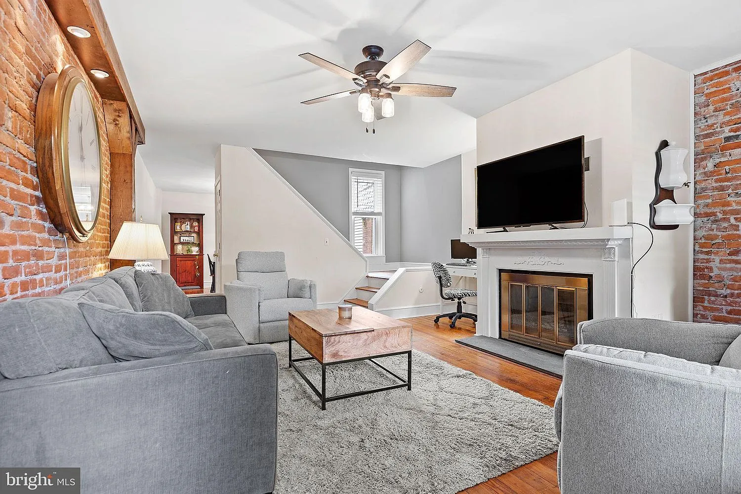 2 bed, 1150 sqft, $2,400 — Photo 3
