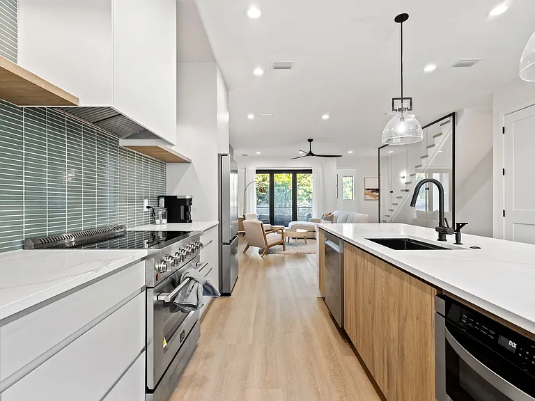 210 W Columbus Dr #3 — Photo 27