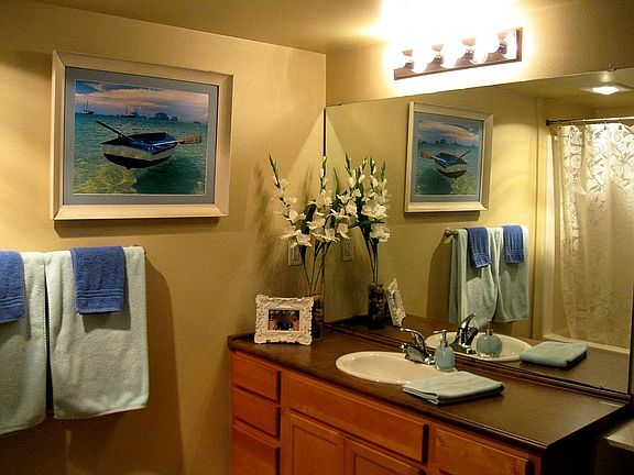 Spacious Bathroom