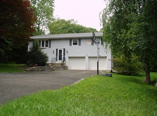 30 Old Farm Rd, New Fairfield, CT 06812