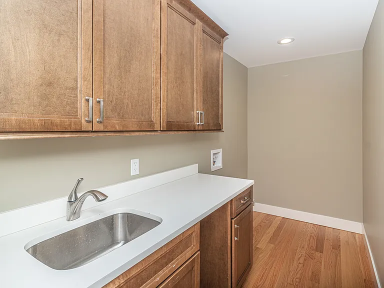 804 Henry St — Photo 24