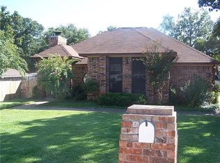 102 Hilltop Dr, Kennedale, TX 76060