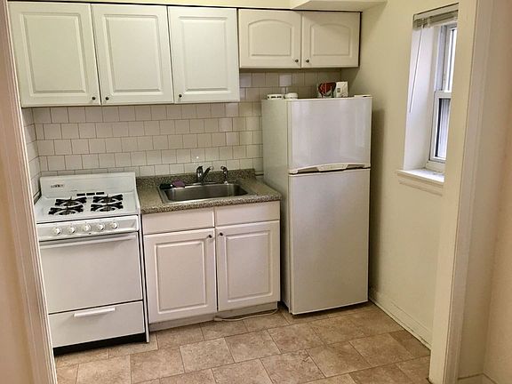 3rd image of 40 Glenwood Ave APT 2M