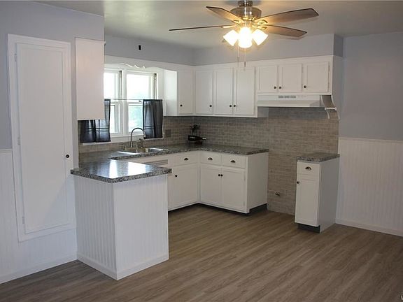 3rd image of 25 Lena Ave