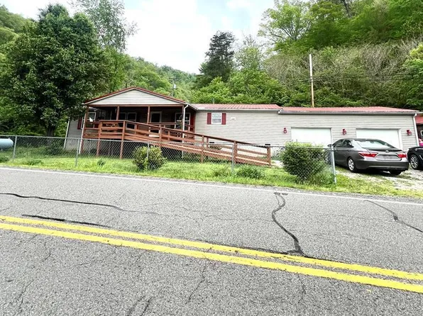 6262 State Route 302, Van Lear, KY 41265