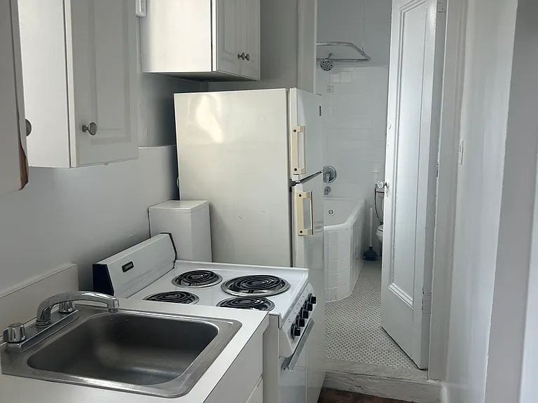 949 W End Ave #D — Photo 4