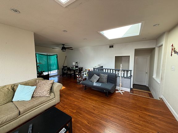 4th image of 613 Hillside Blvd