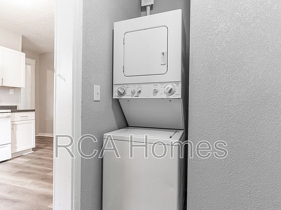 5th image of 2425 N Kenwood Ave