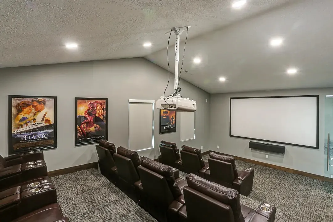 Sterling Pointe Apartments — Photo 4