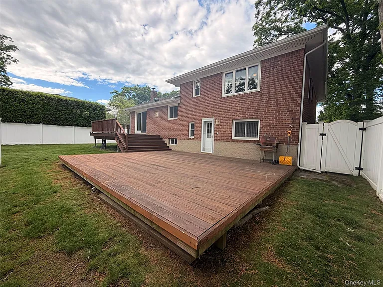 748 Leslie Ln — Photo 15