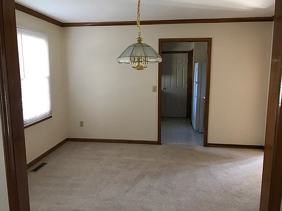3rd image of 5849 Berkshire Ct