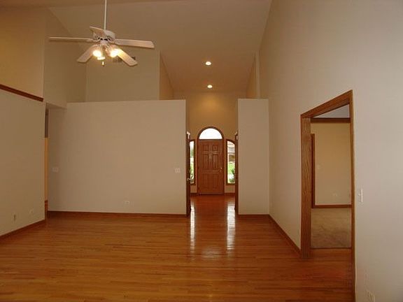 2nd image of 1404 Savannah Ln