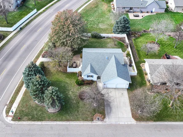 706 Viking Dr, Marshall, MN 56258