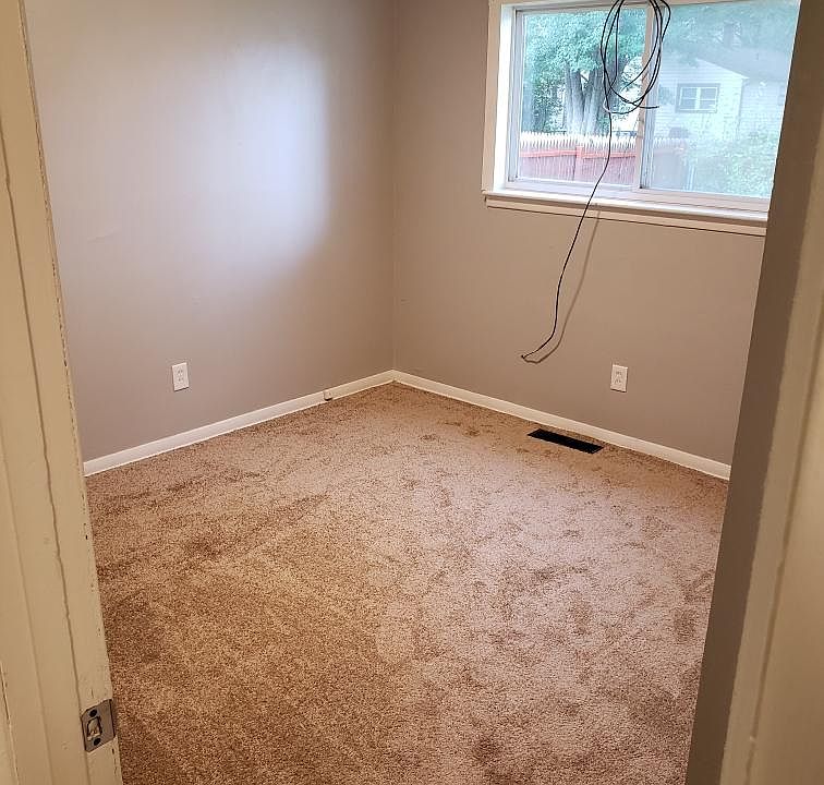 2nd image of 2633 Dorothy Ave NE