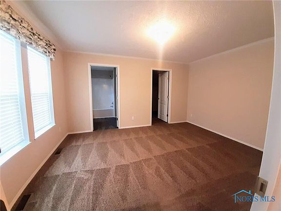 4th image of 1048 N Main St #46