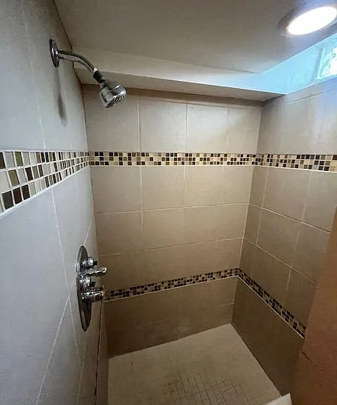 27030 Berkshire Dr — Photo 15