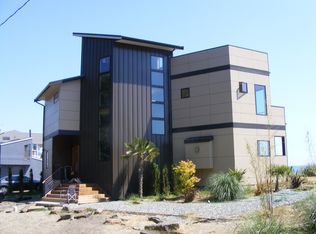3670 Whales Tail Ln, Clinton, WA 98236