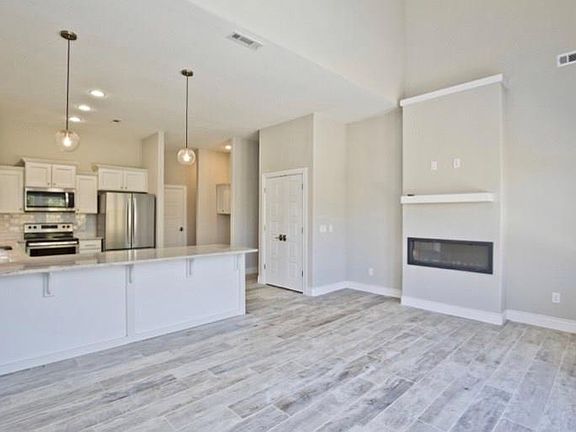 3rd image of 2714 Livingston Sq