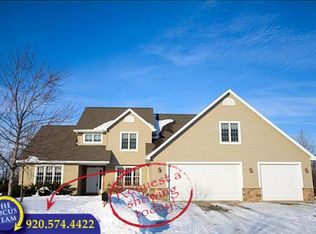 625 Roland St, Combined Locks, WI 54113