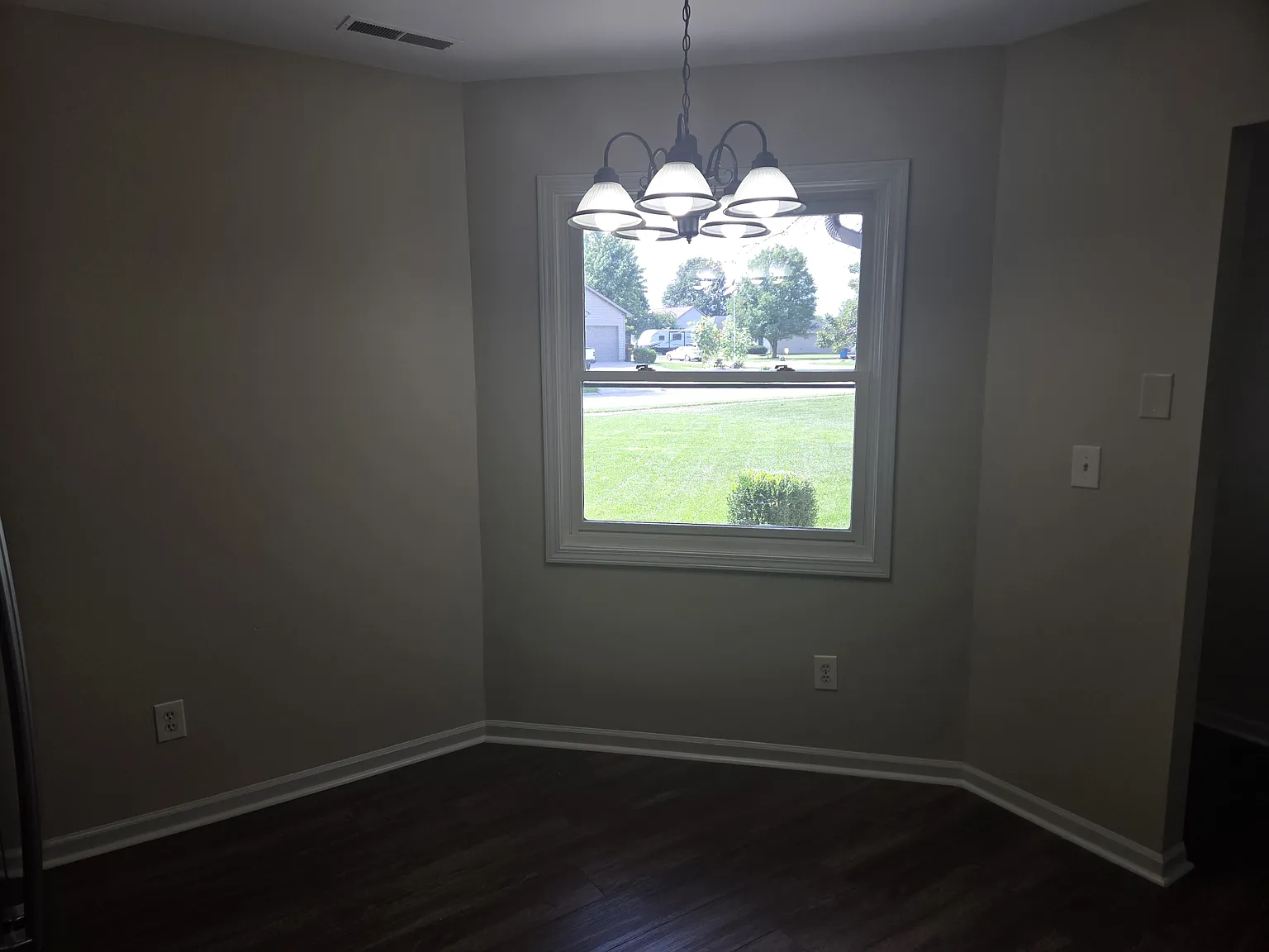 3 bed, 1320 sqft, $2,325 — Photo 4