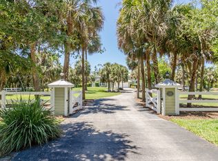 1735 Oakes Blvd, Naples, FL 34119