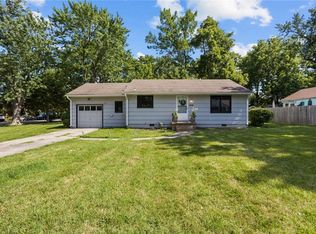 209 NE Maple St, Lees Summit, MO 64063