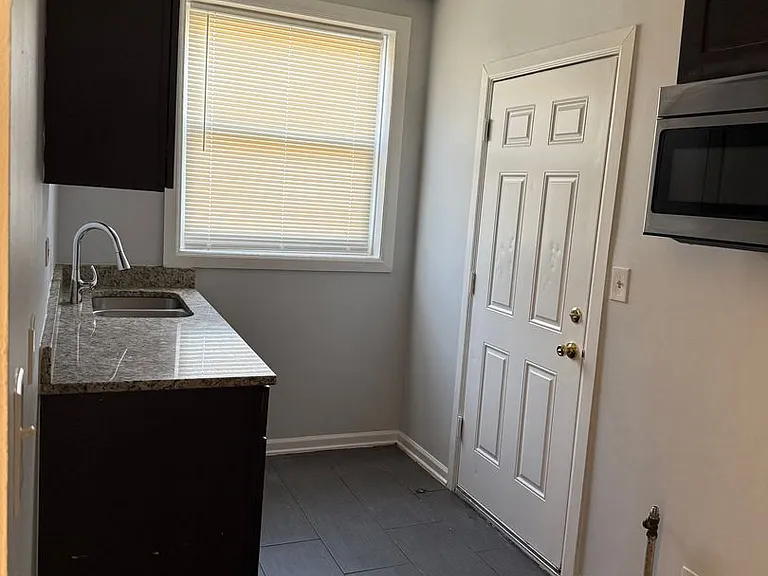 SPACIOUS 2 BEDROOM APARTMENTS AVAILABLE — Photo 23