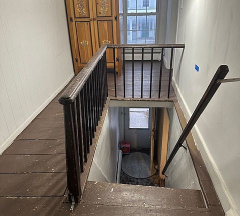 Stairwell & upstairs landing