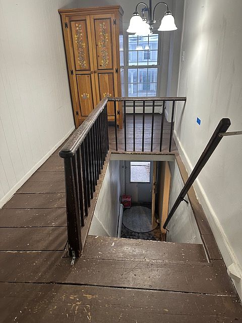 Stairwell & upstairs landing